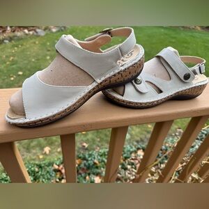DREW Women's Sandals in Cream and Tan